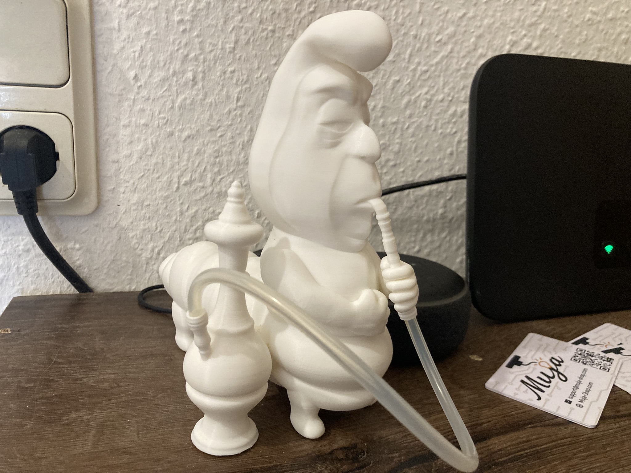 Leuchtende Raupe aus Alice im Wunderland– Magischer Farbenspieler