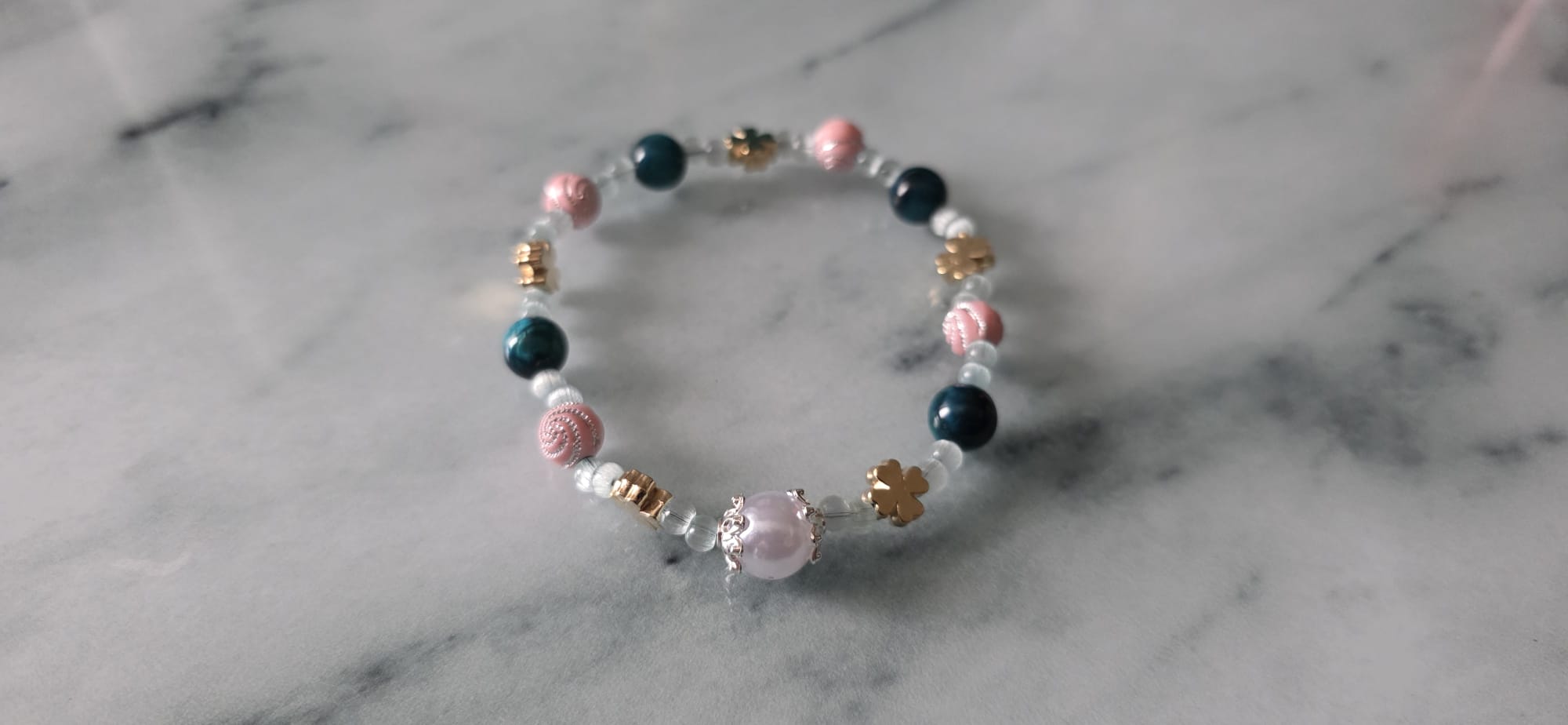 🌸 „Aurabloom Glücksarmband – Handgemachte Einzigartigkeit aus Perlen &amp; Edelstein-Energie“ ✨