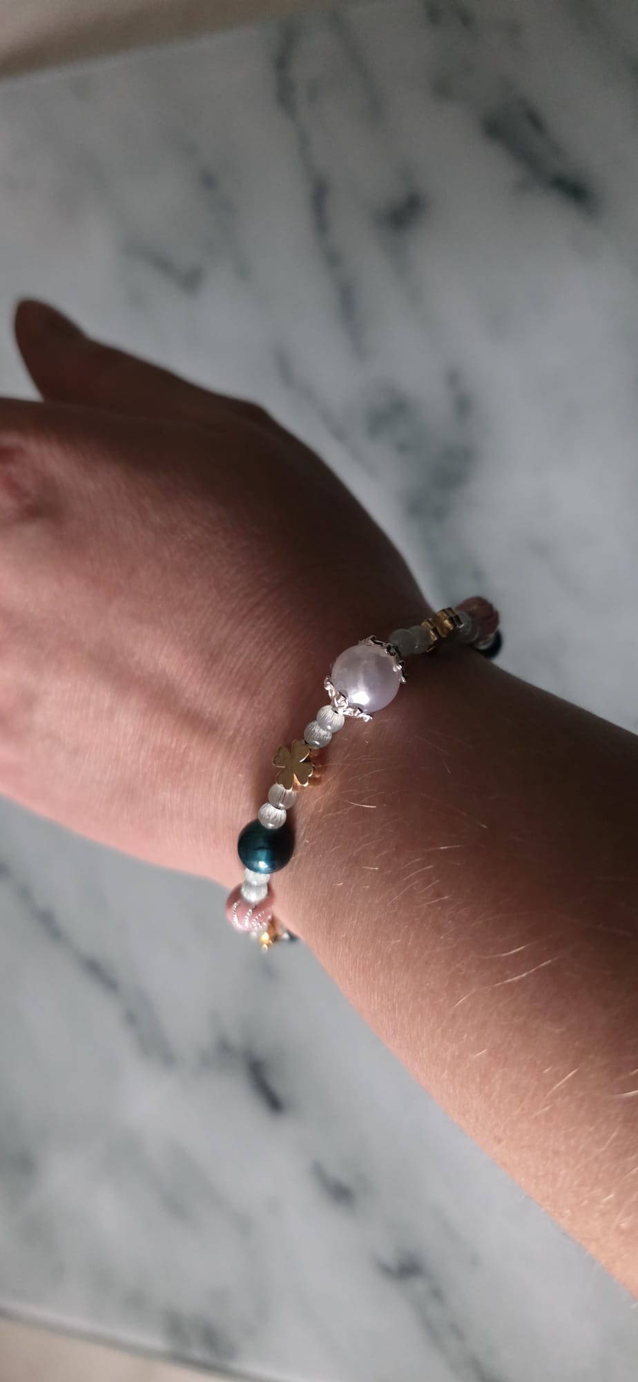 🌸 „Aurabloom Glücksarmband – Handgemachte Einzigartigkeit aus Perlen &amp; Edelstein-Energie“ ✨