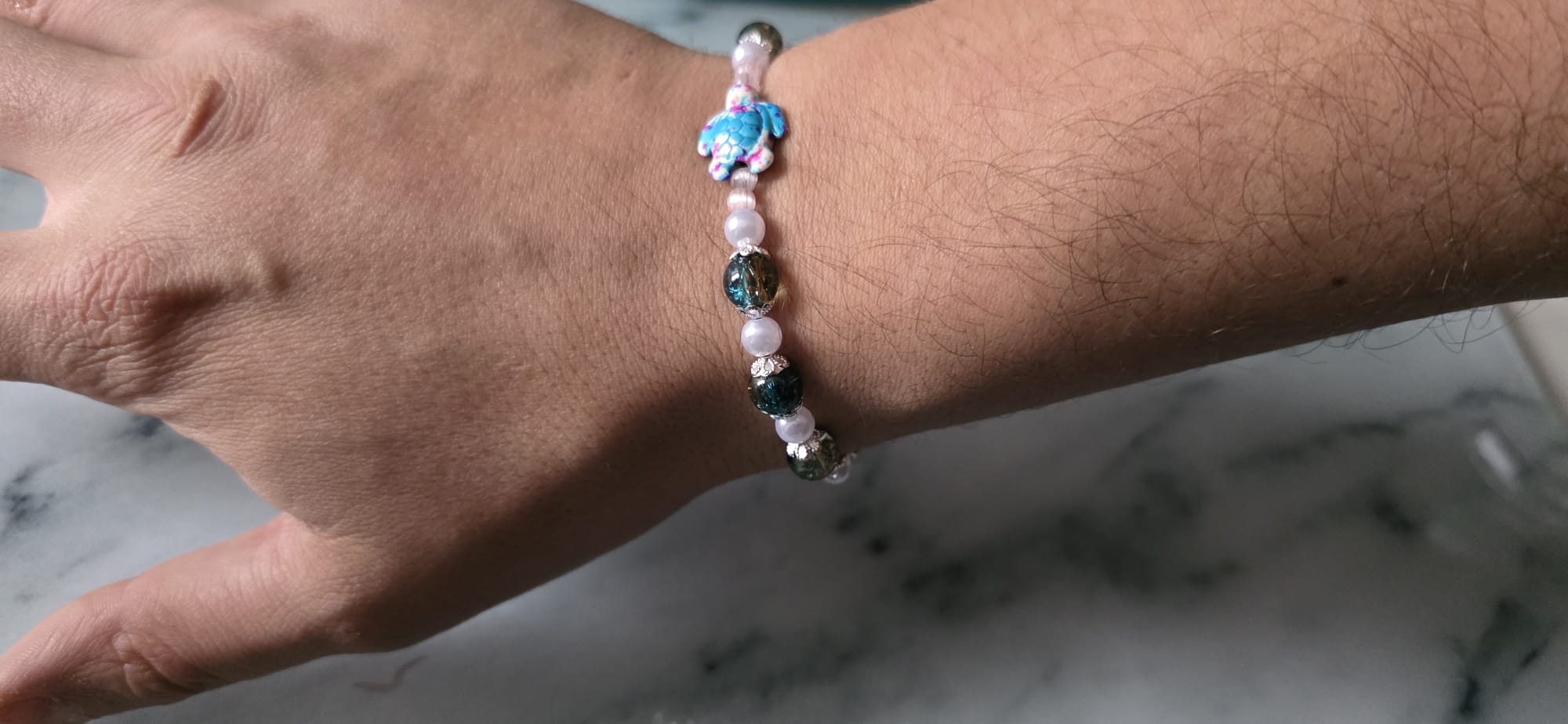 🌊✨ „Ocean Whisper Pearlband – Glitzernde Tiefsee-Vibes aus Handarbeit“ 🐚💙