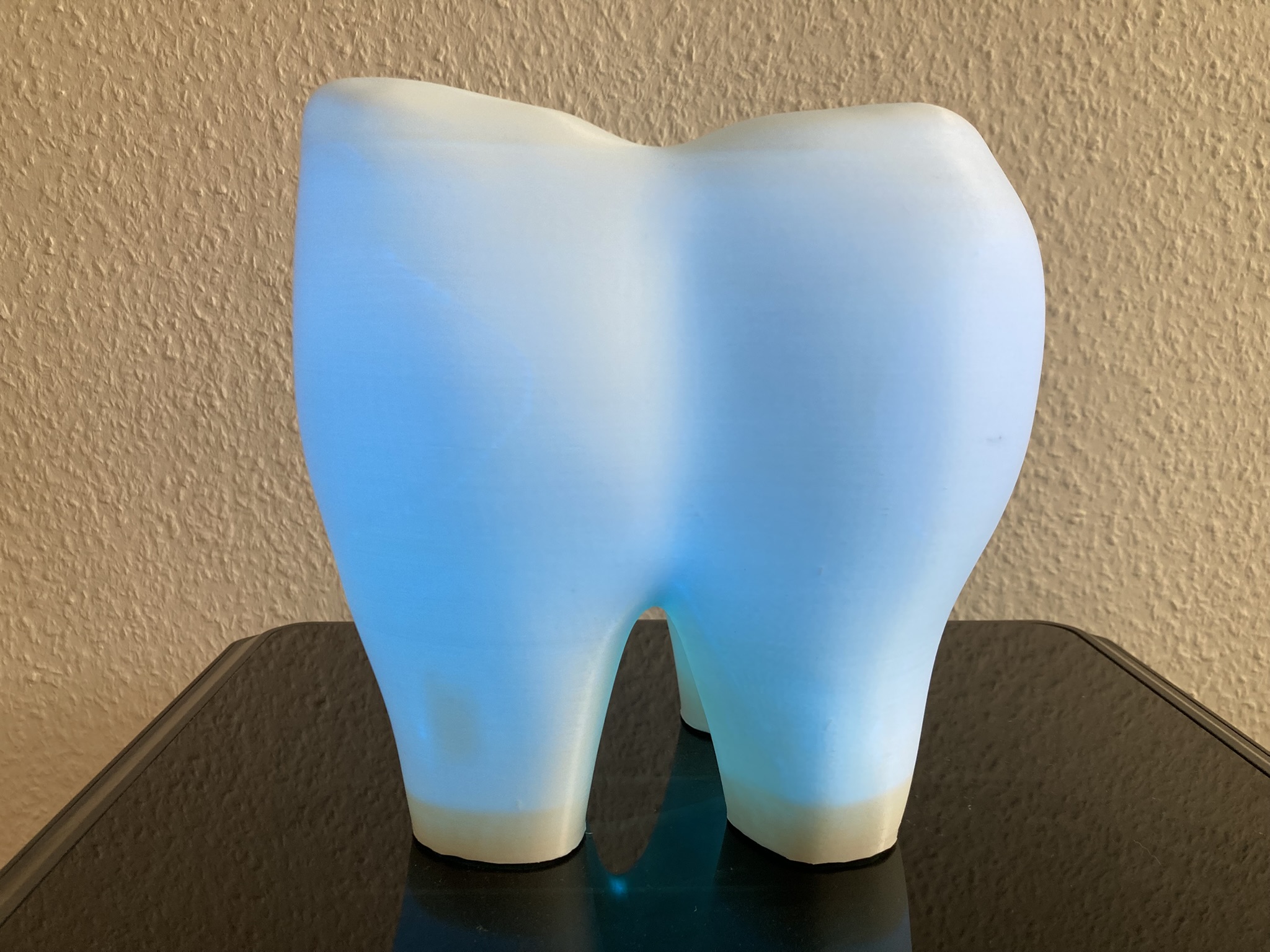 LED-Praxislicht „Leuchtender Zahn“ – 3D-gedruckte Deko-Lampe mit adressierbaren Effekten, USB-C, Farb- und Funktionswahl