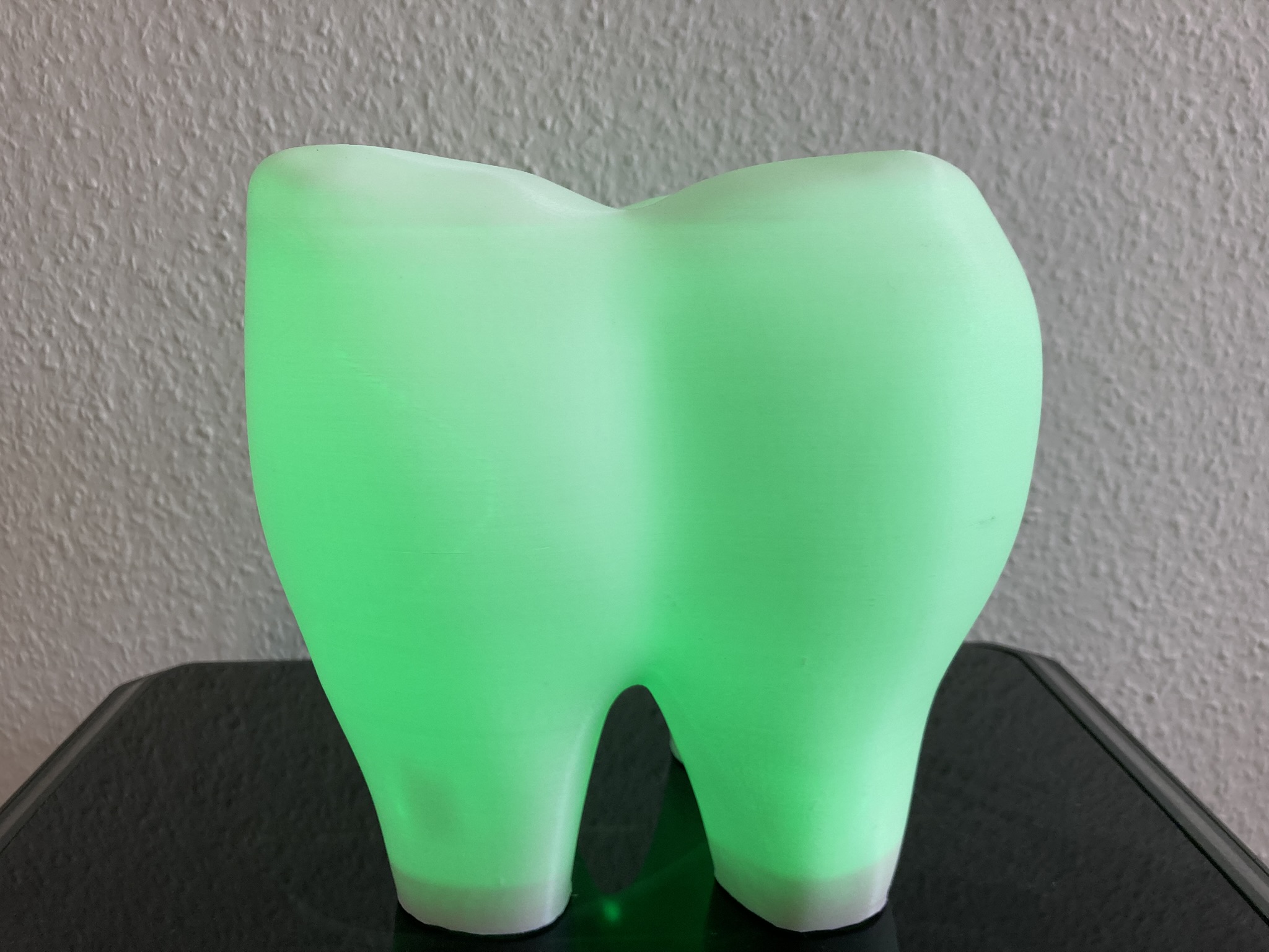 LED-Praxislicht „Leuchtender Zahn“ – 3D-gedruckte Deko-Lampe mit adressierbaren Effekten, USB-C, Farb- und Funktionswahl