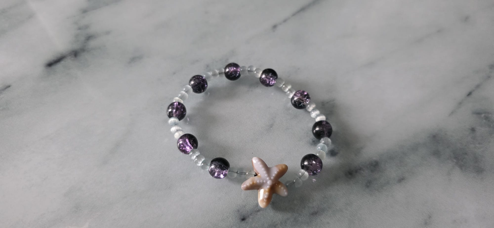 ⭐🐚 „Deep Sea Star – Dunkelviolette Tiefe und ein sandfarbener Seestern“ 🌌✨