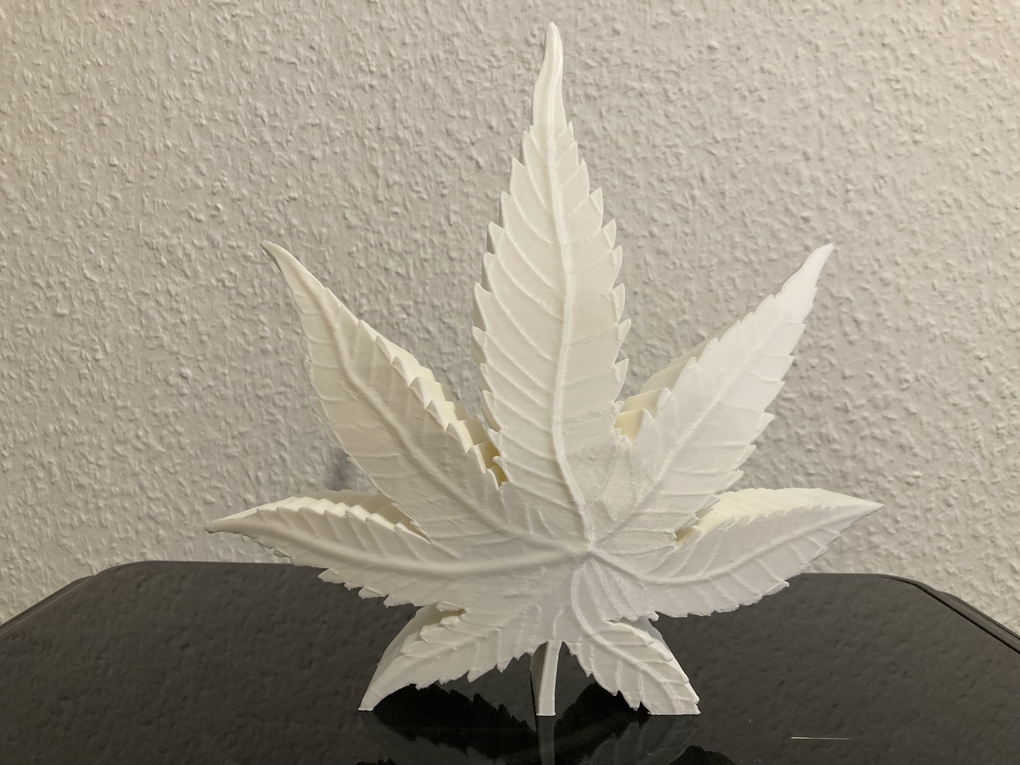 LED Hanfblatt Lampe 🌿 – USB-C Designleuchte mit RGB Effekten und Mikrocontroller