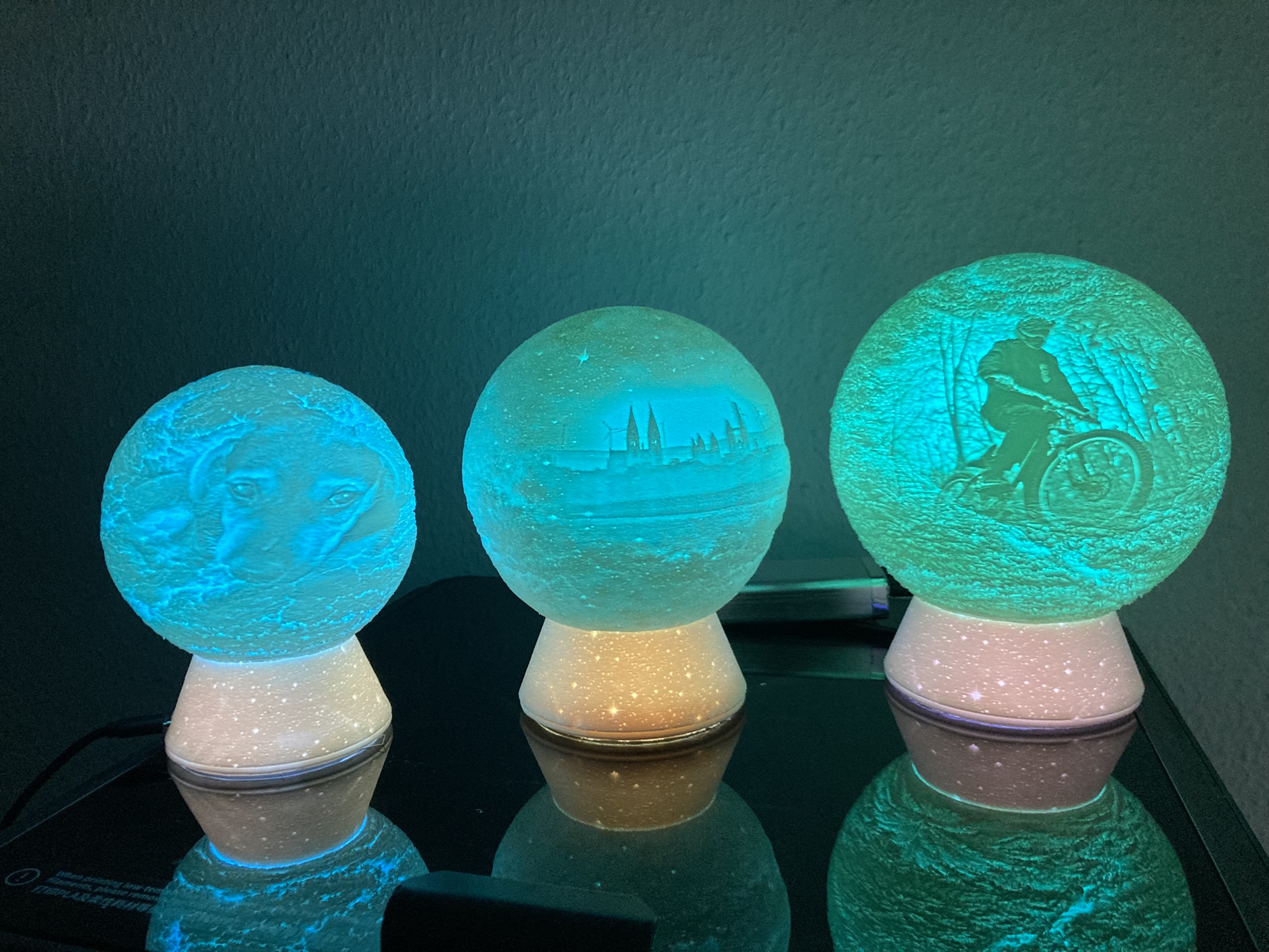 Personalisierte 3D-Fotolampe als Kugel mit Farbwechsel – individuelles Bild und Hintergrund als leuchtendes Geschenk