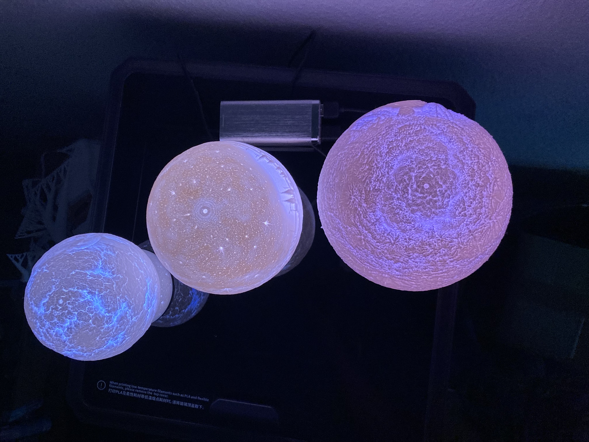 Personalisierte 3D-Fotolampe als Kugel mit Farbwechsel – individuelles Bild und Hintergrund als leuchtendes Geschenk