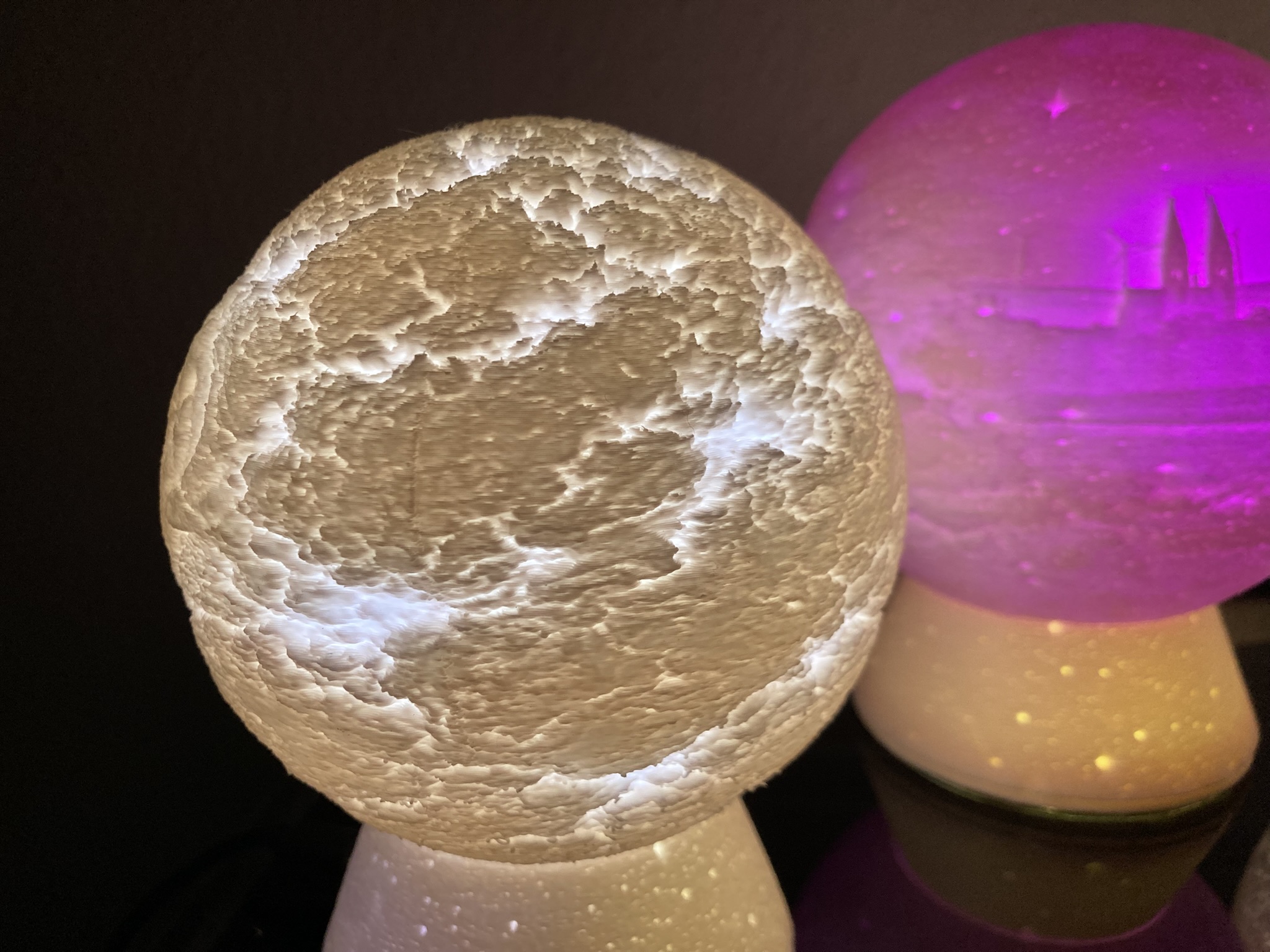 Personalisierte 3D-Fotolampe als Kugel mit Farbwechsel – individuelles Bild und Hintergrund als leuchtendes Geschenk