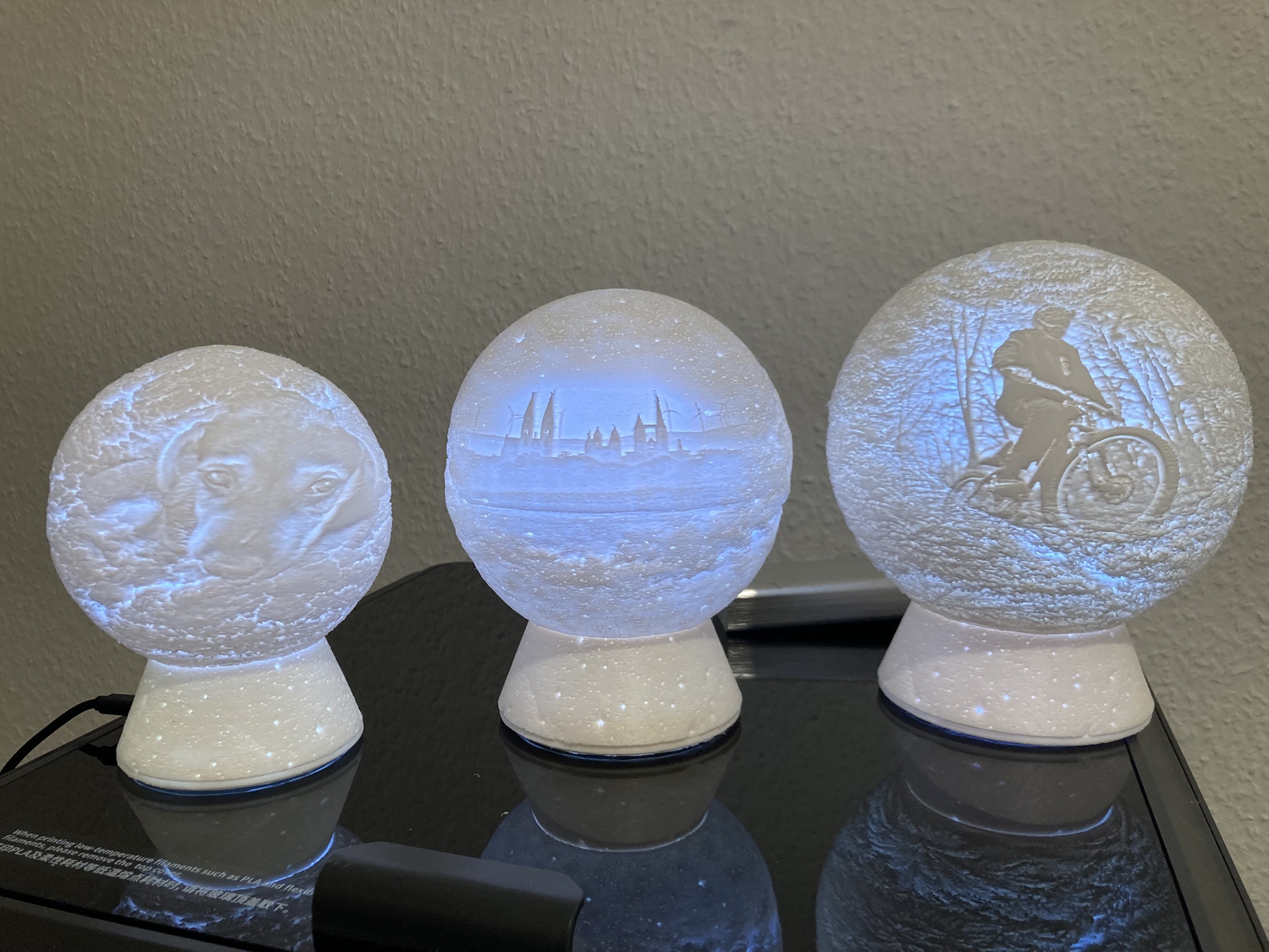 Personalisierte 3D-Fotolampe als Kugel mit Farbwechsel – individuelles Bild und Hintergrund als leuchtendes Geschenk