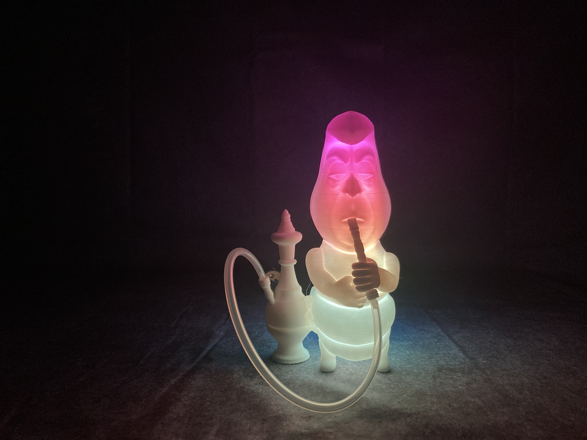 🐛 Leuchtende Raupe aus Alice im Wunderland– Magischer Farbenspieler