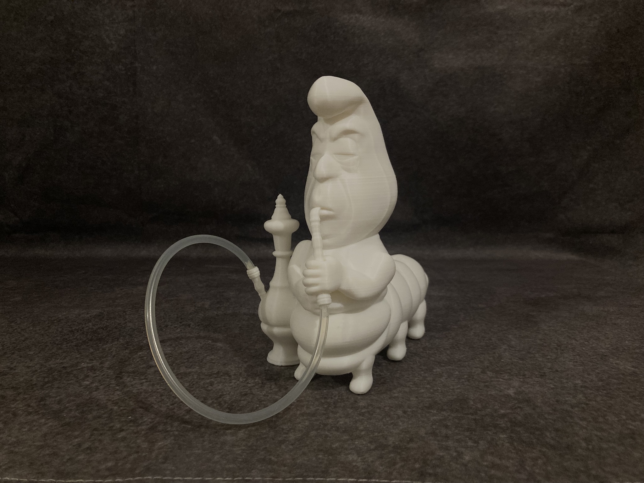 🐛 Leuchtende Raupe aus Alice im Wunderland– Magischer Farbenspieler