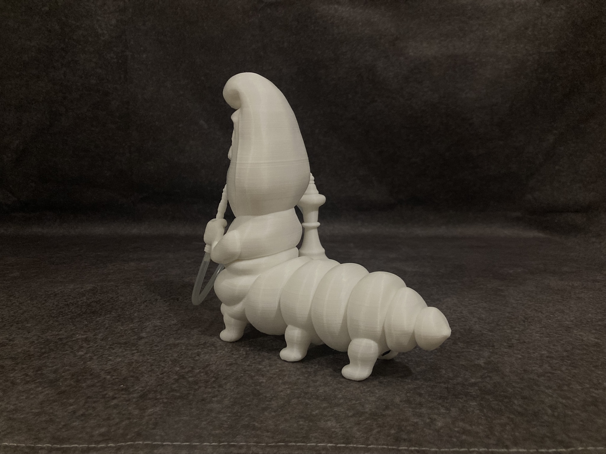 🐛 Leuchtende Raupe aus Alice im Wunderland– Magischer Farbenspieler