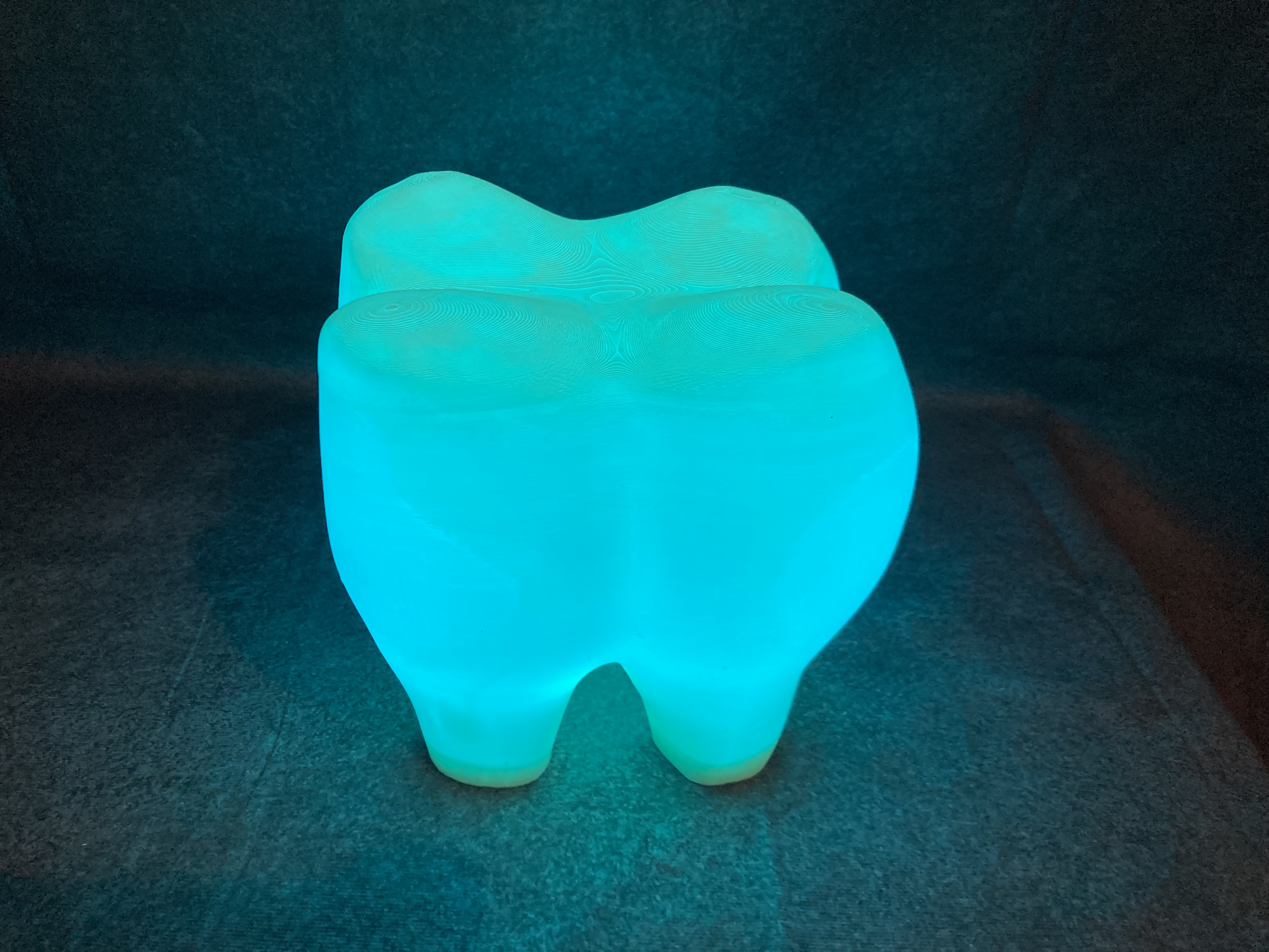 🦷 LED-Praxislicht „Leuchtender riesen Zahn“ – 3D-gedruckte Deko-Lampe mit adressierbaren Effekten, USB-C, Farb- und Funktionswahl