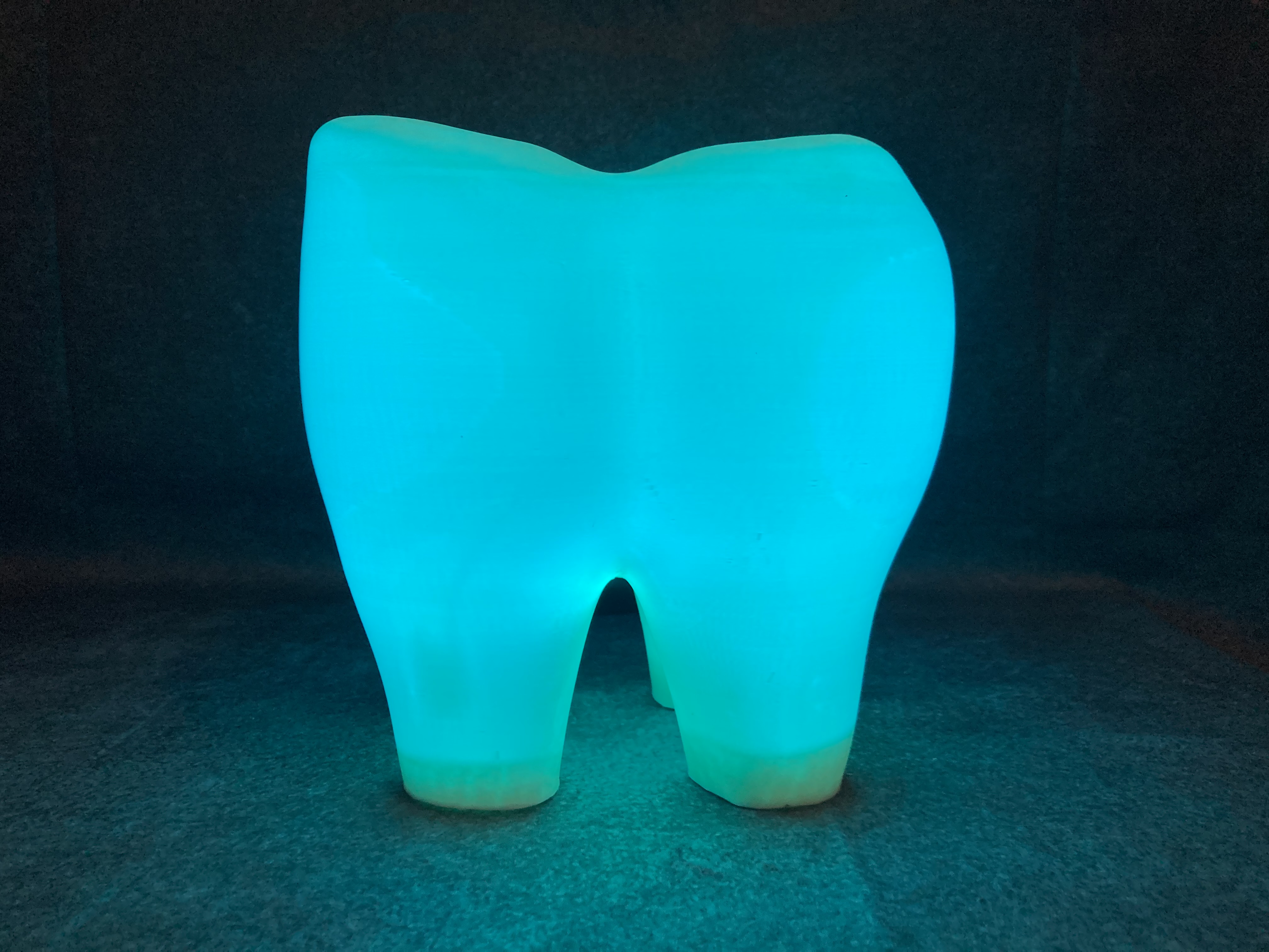 🦷 LED-Praxislicht „Leuchtender riesen Zahn“ – 3D-gedruckte Deko-Lampe mit adressierbaren Effekten, USB-C, Farb- und Funktionswahl