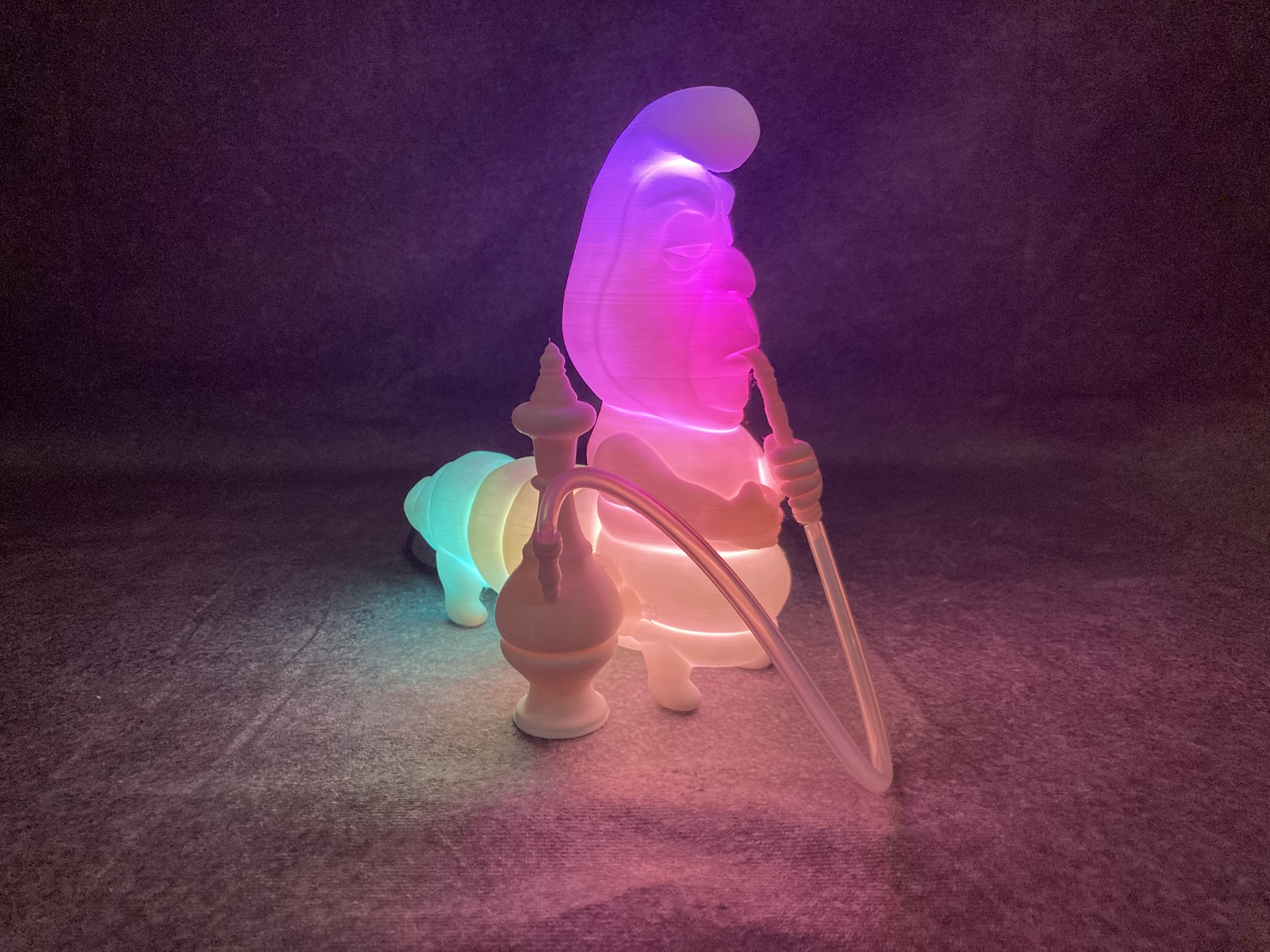 🐛 Leuchtende Raupe aus Alice im Wunderland– Magischer Farbenspieler