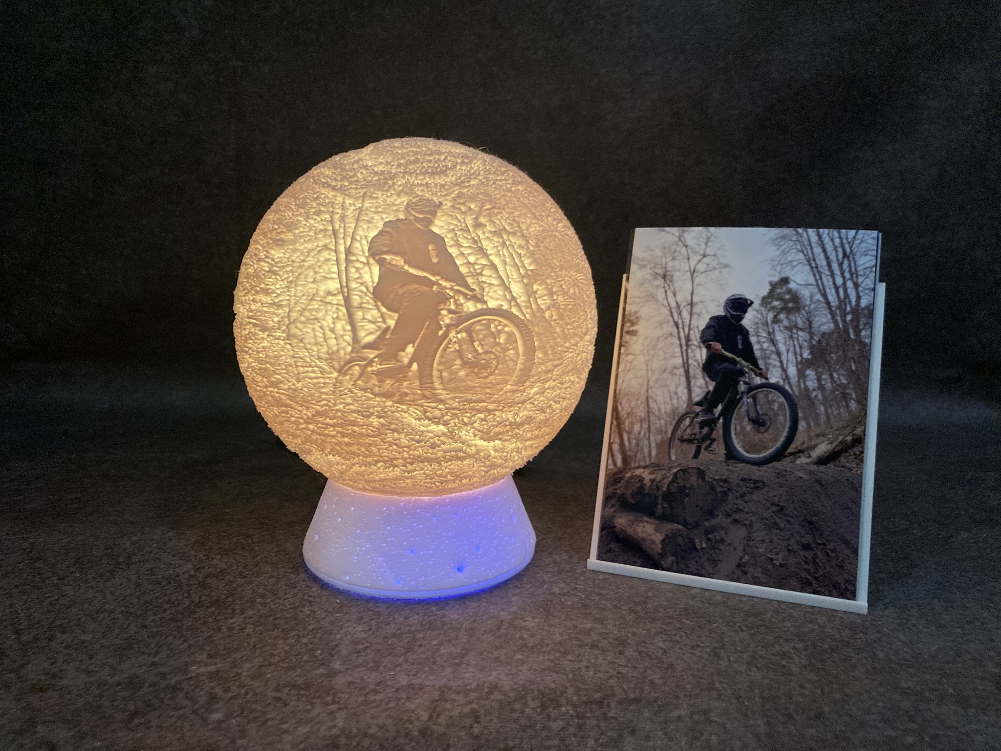 Personalisierte 3D Fotolampe Kugel LED – Lithophane Lichtkugel mit Farbwechsel, eigenes Foto mit Hintergrund, personalisierte Lampe Geschenkidee