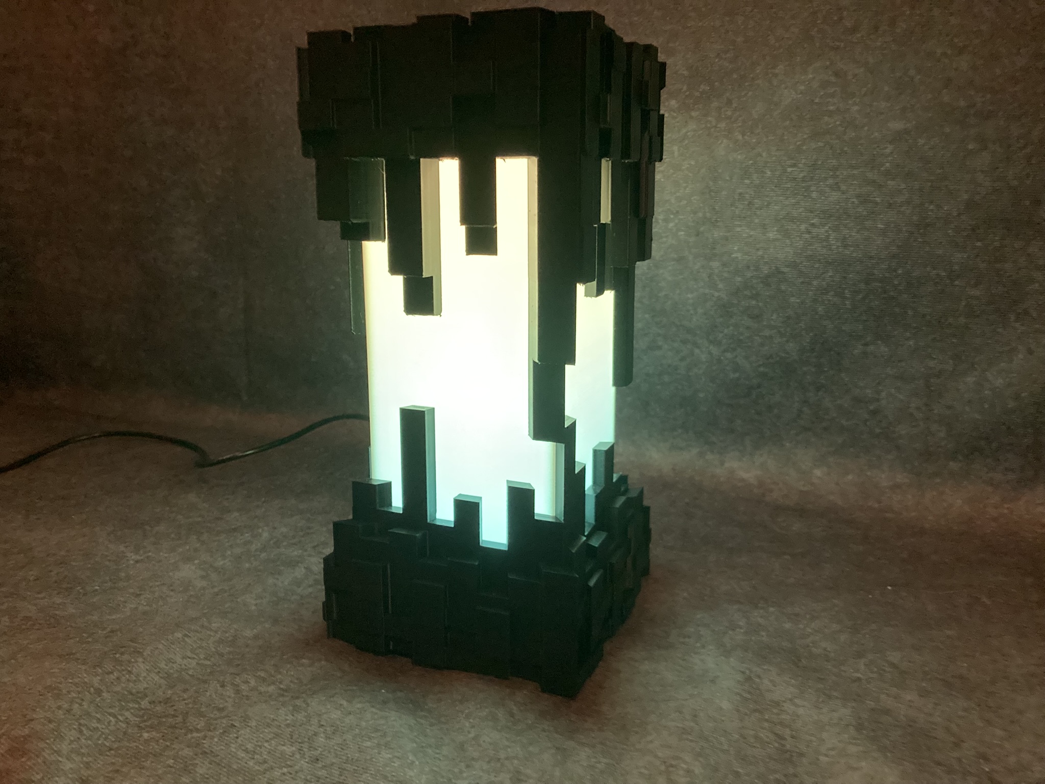 PixelBlock RGB Designlampe – 3D Druck Unikat mit dynamischen Lichteffekten