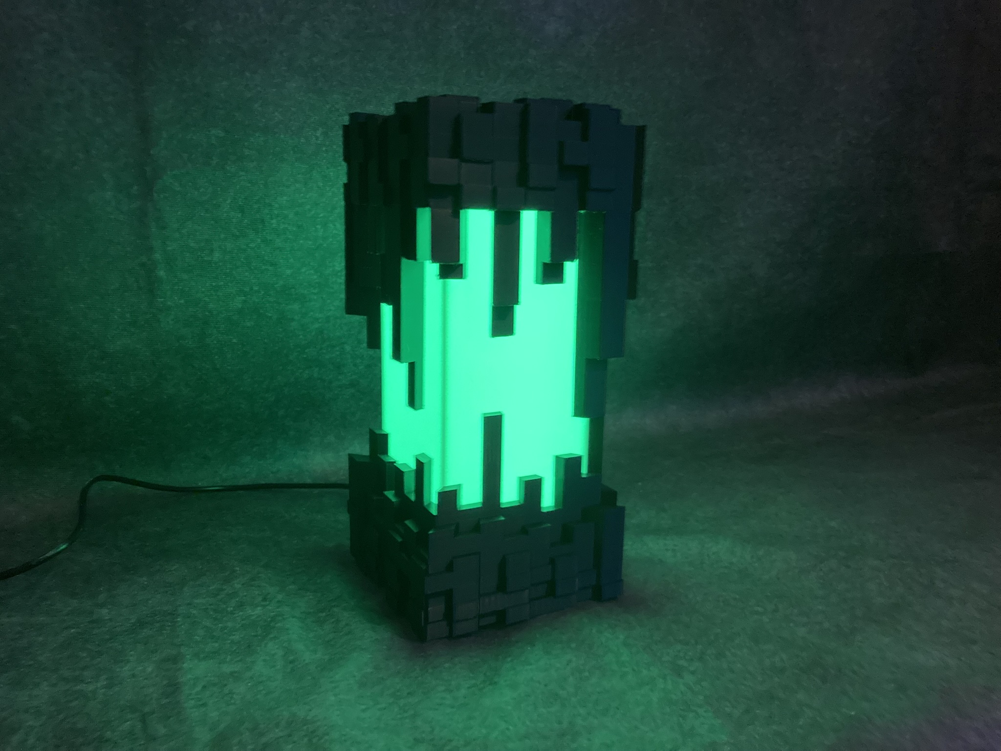 PixelBlock RGB Designlampe – 3D Druck Unikat mit dynamischen Lichteffekten