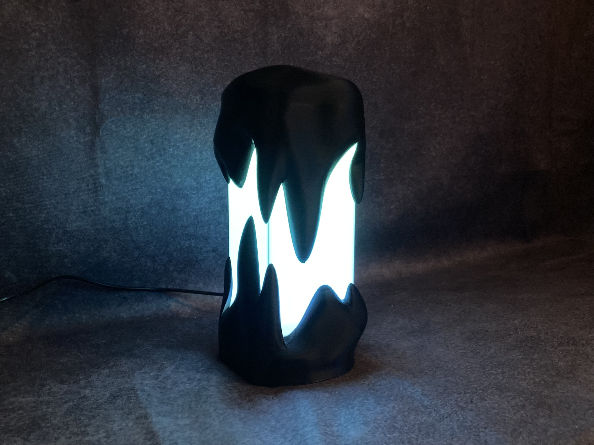 SlimeFlow RGB Designlampe – Organische 3D Druck Leuchte mit fließenden Lichtanimationen