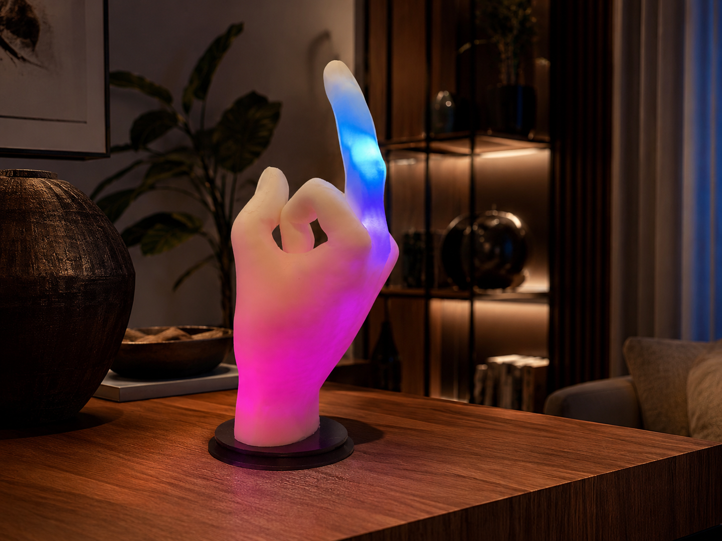 Funny LED Handlampe Mittelfinger – Schreibtisch Deko mit Farbmodi
