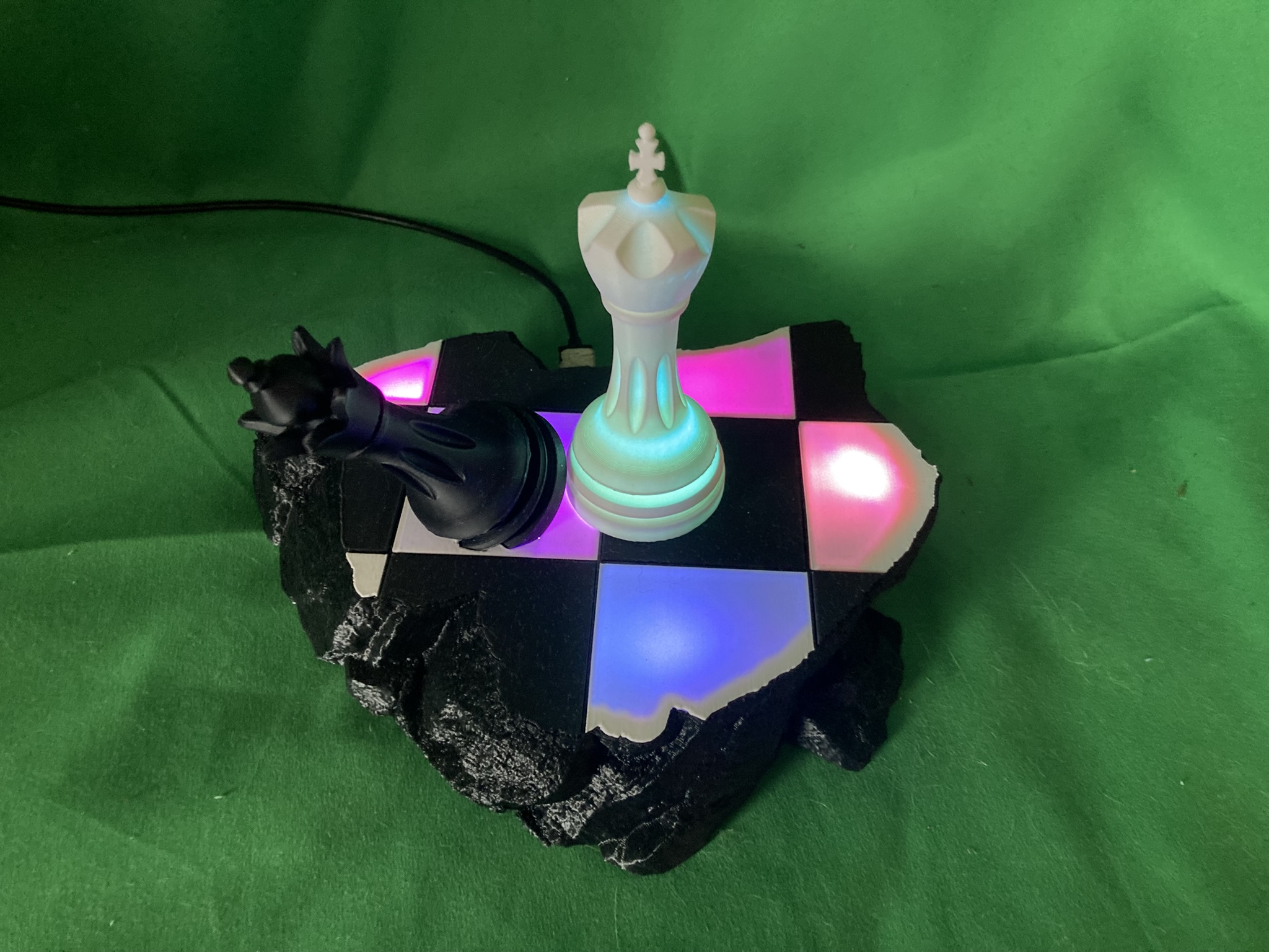 Schachmatt RGB LED Lampe – 3D-gedruckte Schach Deko mit 12 Farben &amp; Lichteffekten